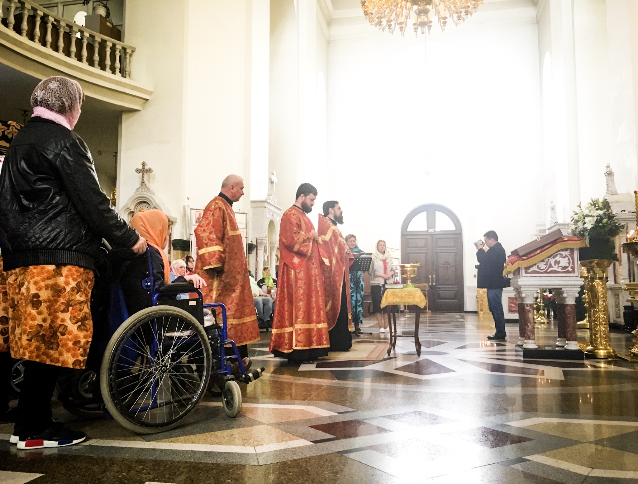 Дом инвалидов в краснодаре oldness ru. Инвалид в церкви. Костел для инвалидов. Инвалиды Краснодар.