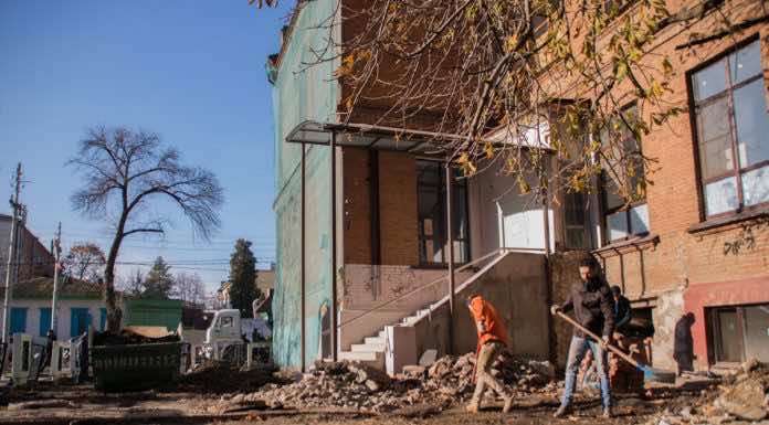 Сирийцы благоустраивают Благовещенское подворье сирийцы