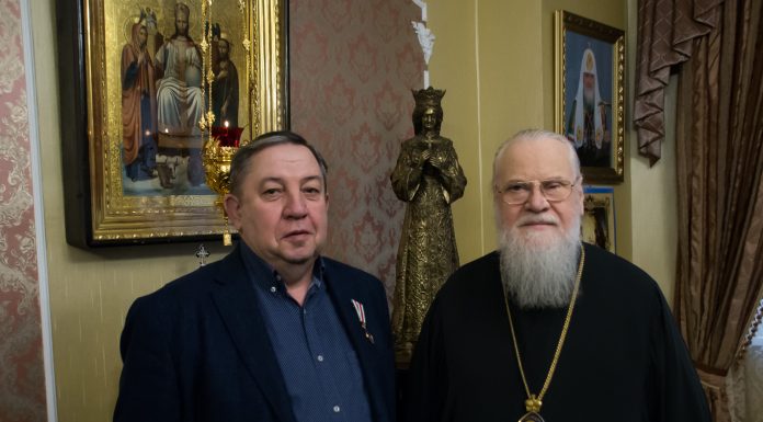 Митрополит Исидор вручил Патриаршую награду Сергею Фуксу Сергею Фуксу