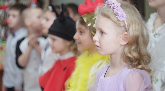 Дети поздравили мам с днем жен-мироносиц