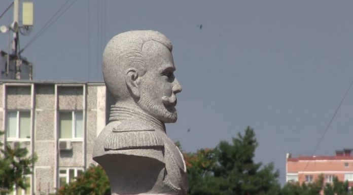 В Краснодаре установили бюст страстотерпца императора Николая II