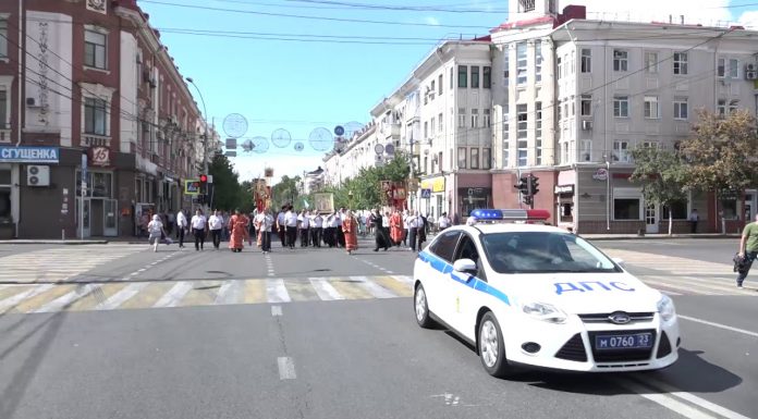 Общегородской крестный ход в 100-летие подвига Царственных страстотерпцев