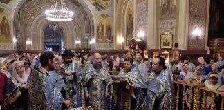 Более 80 молебных пений совершили у мощей святителя Спиридона