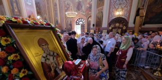 За три дня у десницы святителя Спиридона Тримифунтского помолились почти 35 тысяч верующих