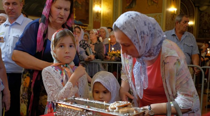 В Екатерининском кафедральном соборе встретили мощи святителя Спиридона Тримифунтского