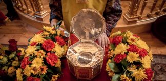 Ковчег с мощами Иоанна Крестителя доставили в Екатерининский кафедральный собор