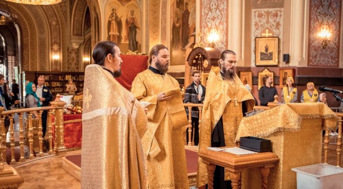 Более 50 молебных пений совершили перед мощами Иоанна Предтечи в Екатерининском соборе