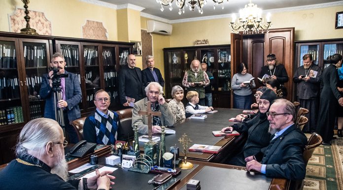 Митрополит Исидор встретился с участниками фестиваля «Вечевой колокол»