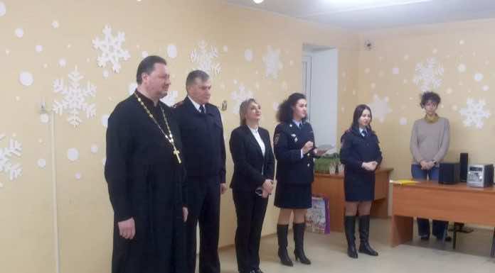 Благочинный Центрального округа поздравил несовершеннолетних правонарушителей с Рождеством