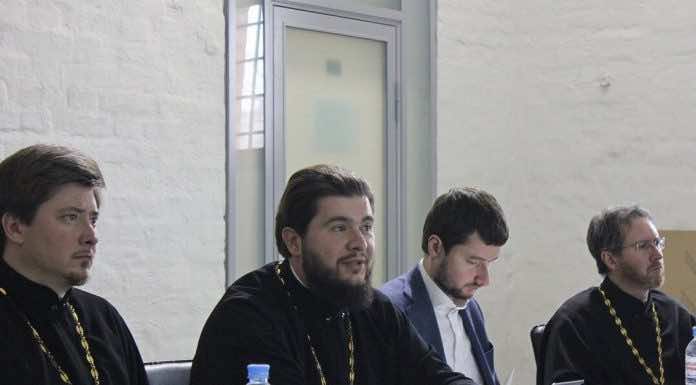 Протоиерей Димитрий Руднев принял участие в заседании отдела по делам молодежи