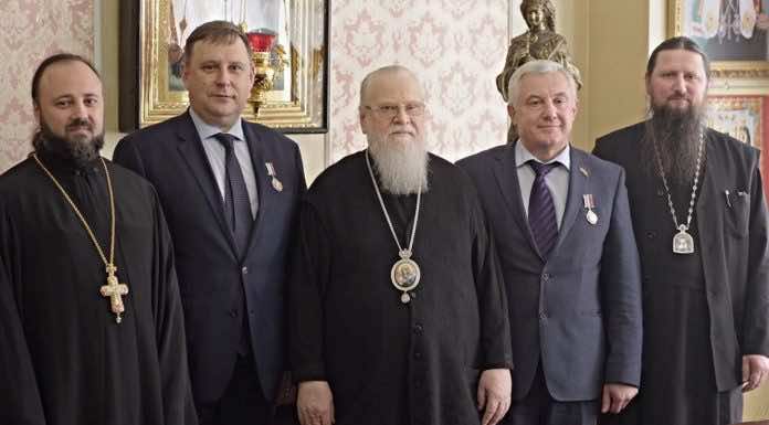 Митрополит Исидор наградил благотворителей университетского храма