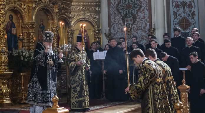 Вечерня с выносом Плащаницы