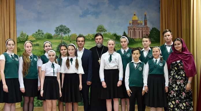 Губернатор посетил Русскую Православную школу