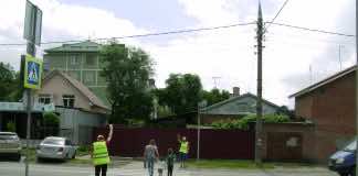 Православные волонтеры напомнили школьникам о безопасном переходе через дорогу