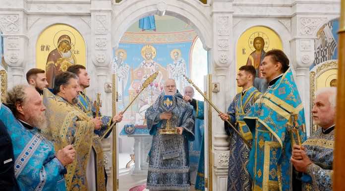 Митрополит Исидор сослужил Святейшему Патриарху Кириллу