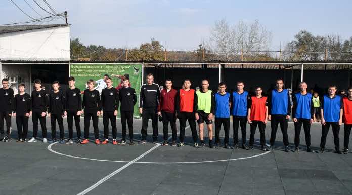 Будущие священники сыграли в футбол с заключенными в Апшеронске