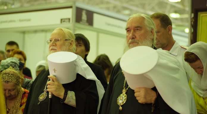 Молебен перед началом работы выставок