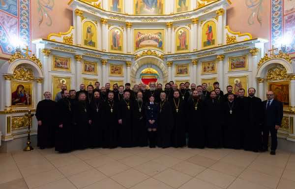 Торжественное богослужение с участием руководителей епархиальных отделов по тюремному служению