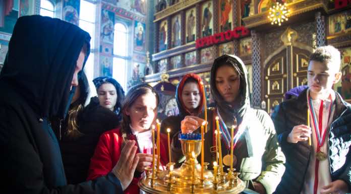 Глухонемые дети-спортсмены посетили храм Рождества Христова