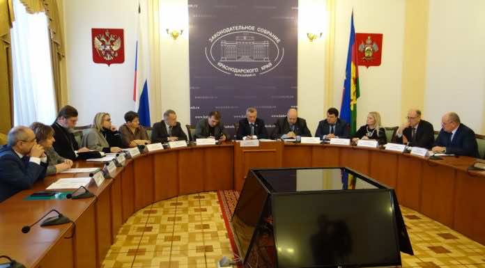 Заседание общественного собрания по нравственности при ЗСК