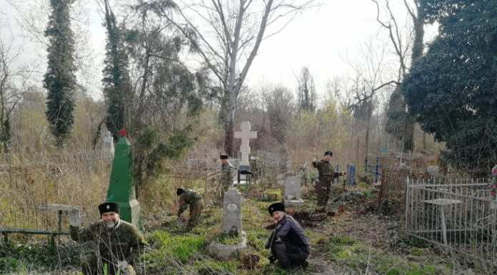 Субботник на Всехсвятском кладбище