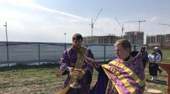 Молебен перед началом строительства храма