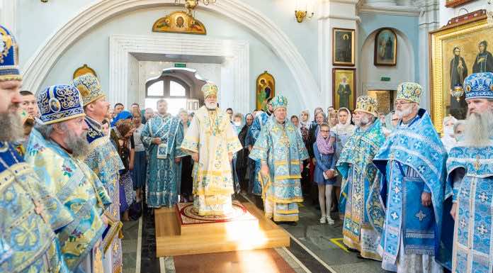 Митрополит Павел (Пономарев) совершил Литургию в Свято-Духовом кафедральном соборе города Минска