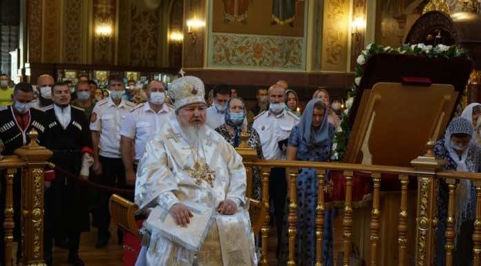 Митрополит Кирилл совершил Божественную литургию в Екатерининском кафедральном соборе