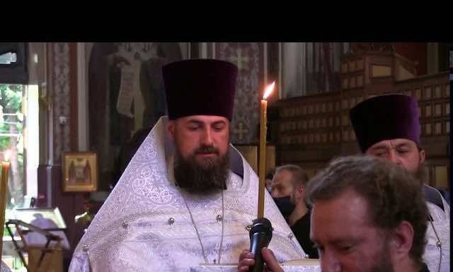 Парастас накануне дня погребения митрополита Исидора