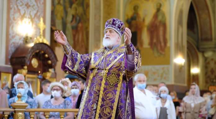 Митрополит Павел (Пономарев) совершил Литургию в Екатерининском соборе