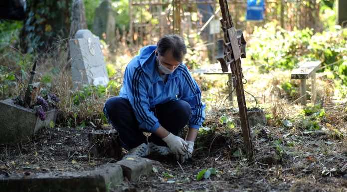 Уборка на Всесвятском кладбище