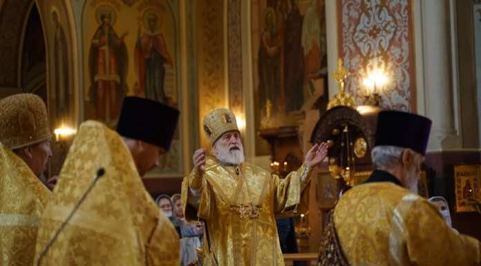 Митрополит Павел (Пономарев) совершил Литургию в Екатерининском кафедральном соборе