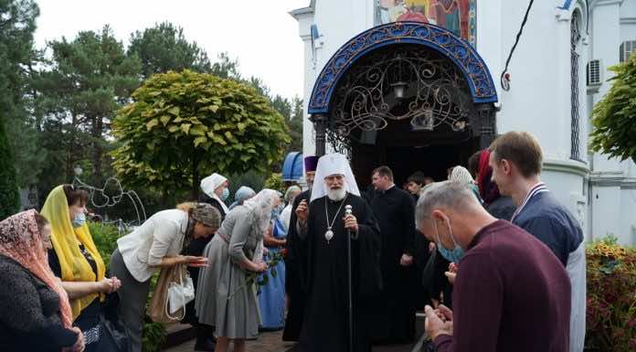 Митрополит Павел (Пономарев) совершил Божественную литургию в больничном храме