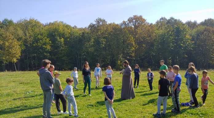 Учебный год воскресной школы Сергиевского храма начался с поездки на природу