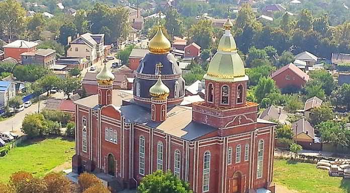 Прихожане Вознесенского храма помогают пожилым людям