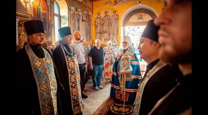 Сюжет о вечерней службе накануне престольного праздника Покровского храма
