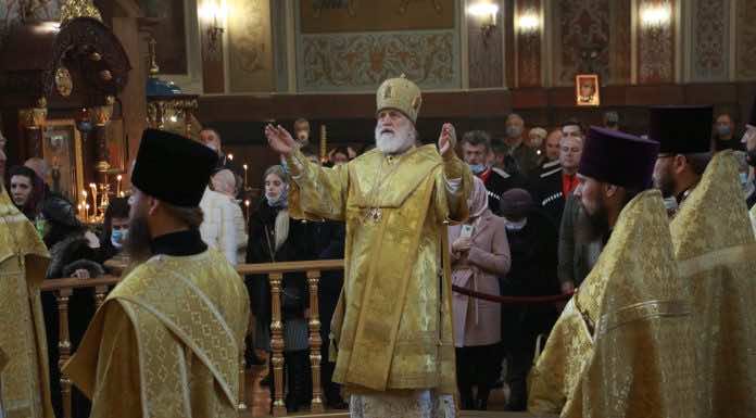 Митрополит Павел (Паномарев) совершил Божественную литургию в Екатерининском кафедральном соборе