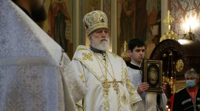 Митрополит Павел (Пономарев) совершил Литургию в Екатерининском кафедральном соборе