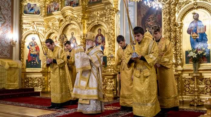 Митрополит Павел (Пономарев) совершил Всенощное бдение в Екатерининском кафедральном соборе
