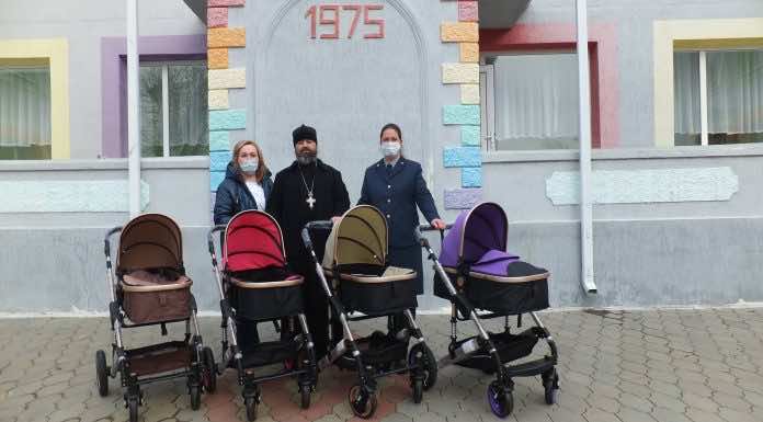 Протоиерей Василий Плиска вручил подарки детям, находящимся в Доме ребенка при женской исправительной колонии №3