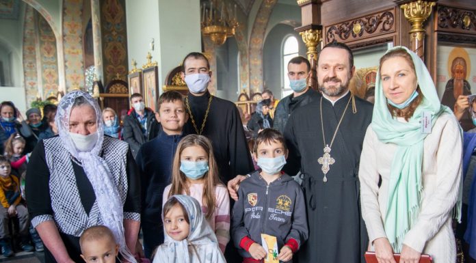 В Свято-Духовом храме прошла акция «Елочка желаний»