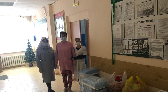 Сестры милосердия Екатерининского кафедрального собора поздравили пациентов хосписа с Рождеством Христовым