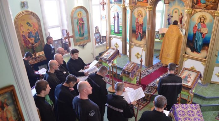 Хор осужденных впервые самостоятельно исполнил песнопения за Божественной литургией
