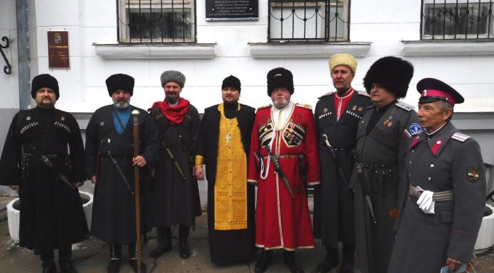 Священник принял участие в торжественном открытии мемориальной доски