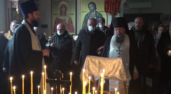 Видеосюжет о панихиде по епископу Памфилу на Всесвятском кладбище Краснодара