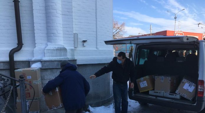 В храме преподобного Сергия Радонежского прошла благотворительная акция по раздаче вещей