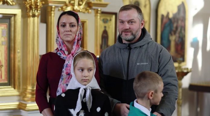 Видеосюжет о Божественной литургии православного семейного центра «Зерно веры»