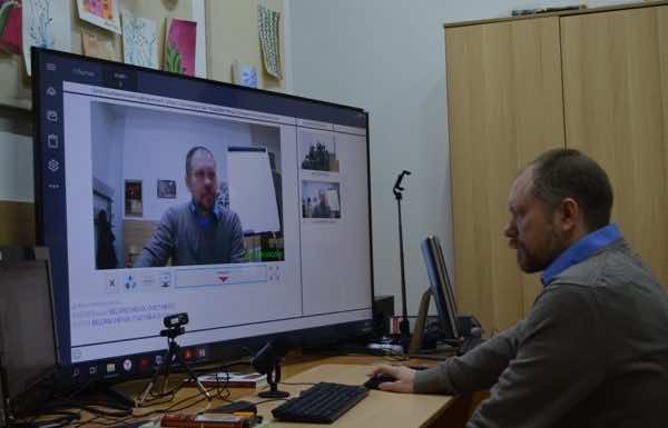 Несовершеннолетние осужденные получили консультации по подготовке к творческому конкурсу