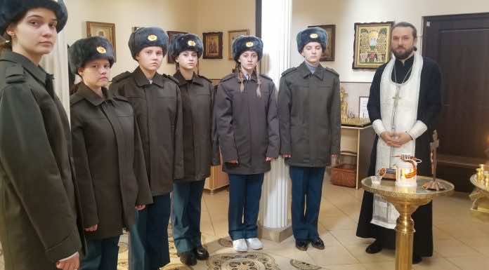 В рамках эстафеты памяти «От храма к храму, от сердца к сердцу» школьники посетили храм Иоанна Крестителя