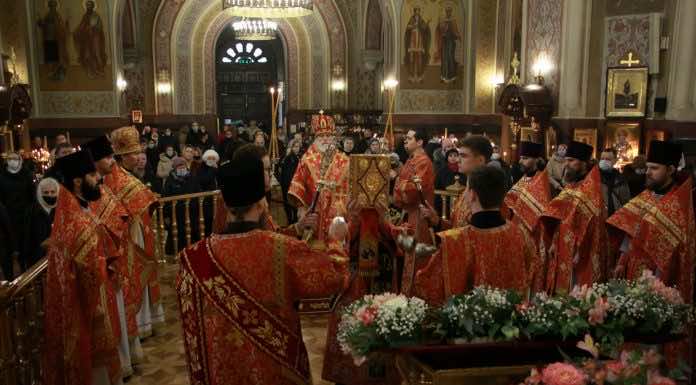 Видеосюжет о Божественной литургии в Собор новомучеников и исповедников Церкви Русской